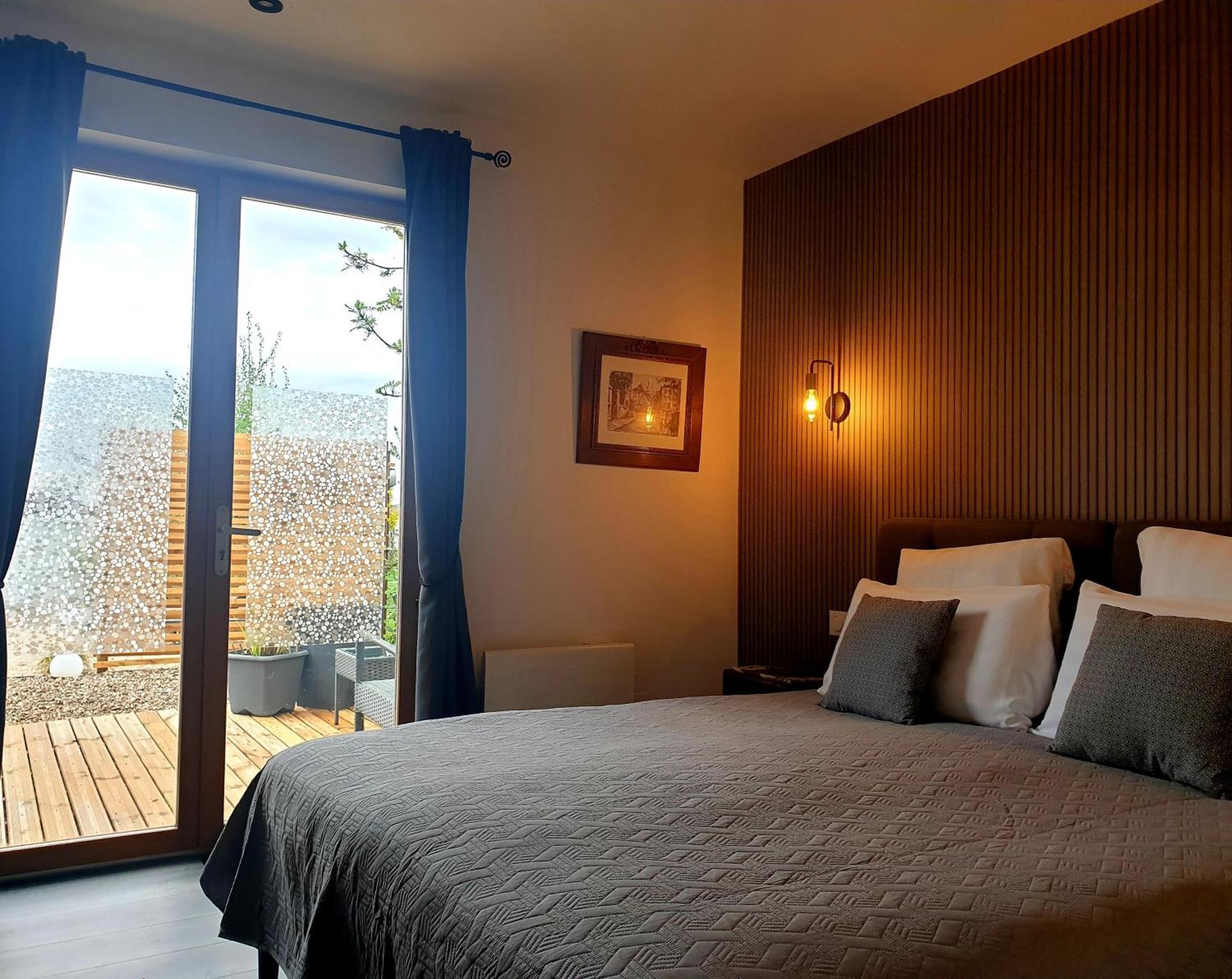 Le Heron Pourpre B&B Gastronomique Cronat Room photo