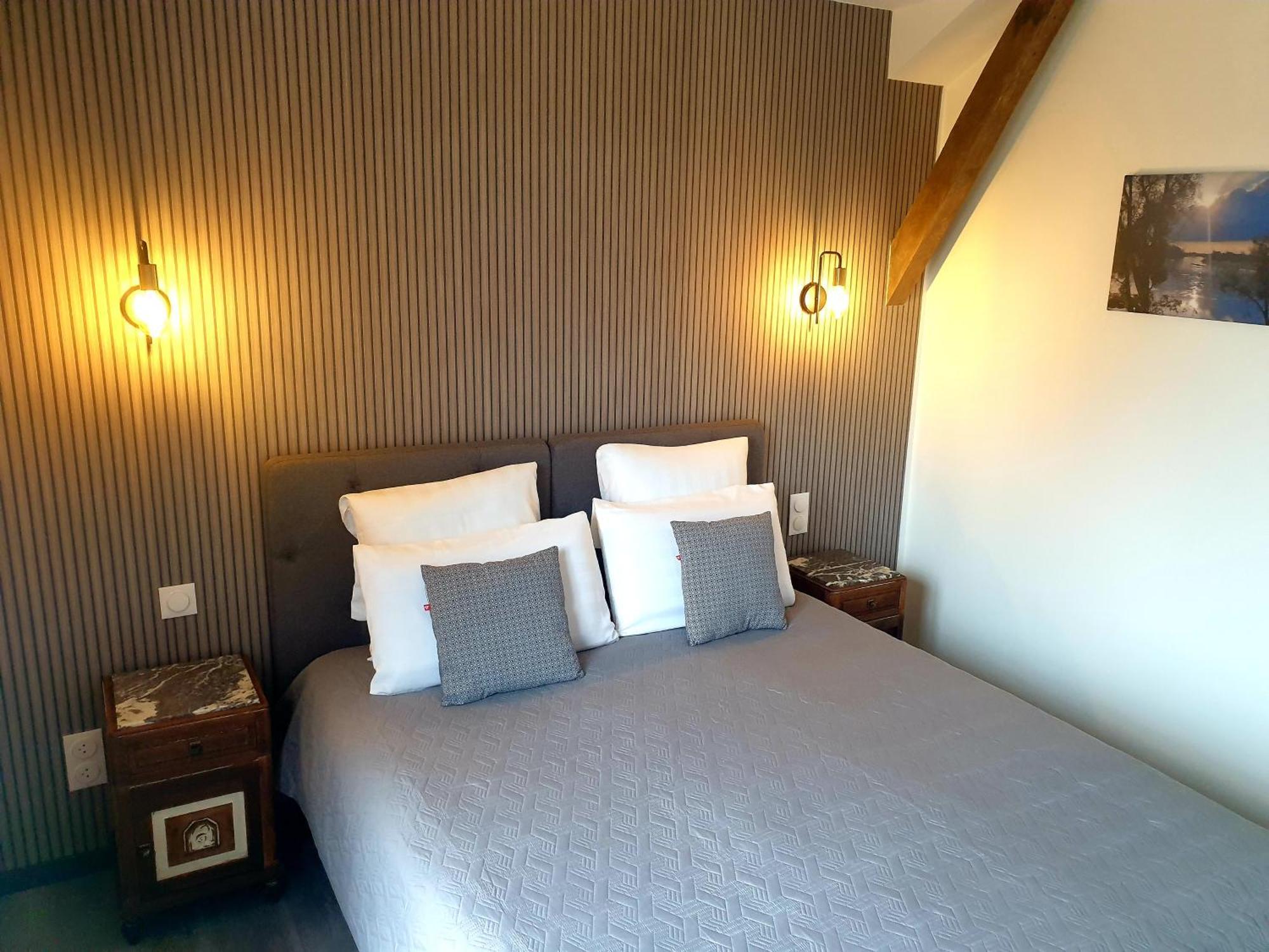 Le Heron Pourpre B&B Gastronomique Cronat Room photo